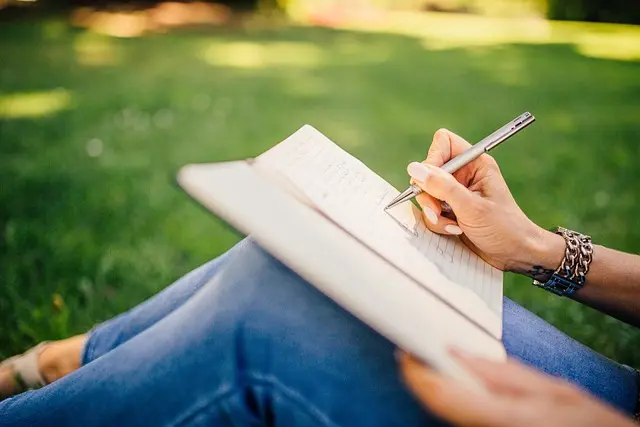 5 pièces de base à avoir dans sa garde-robe